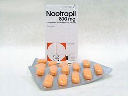 �s���Z�^���iPiracetam)�@